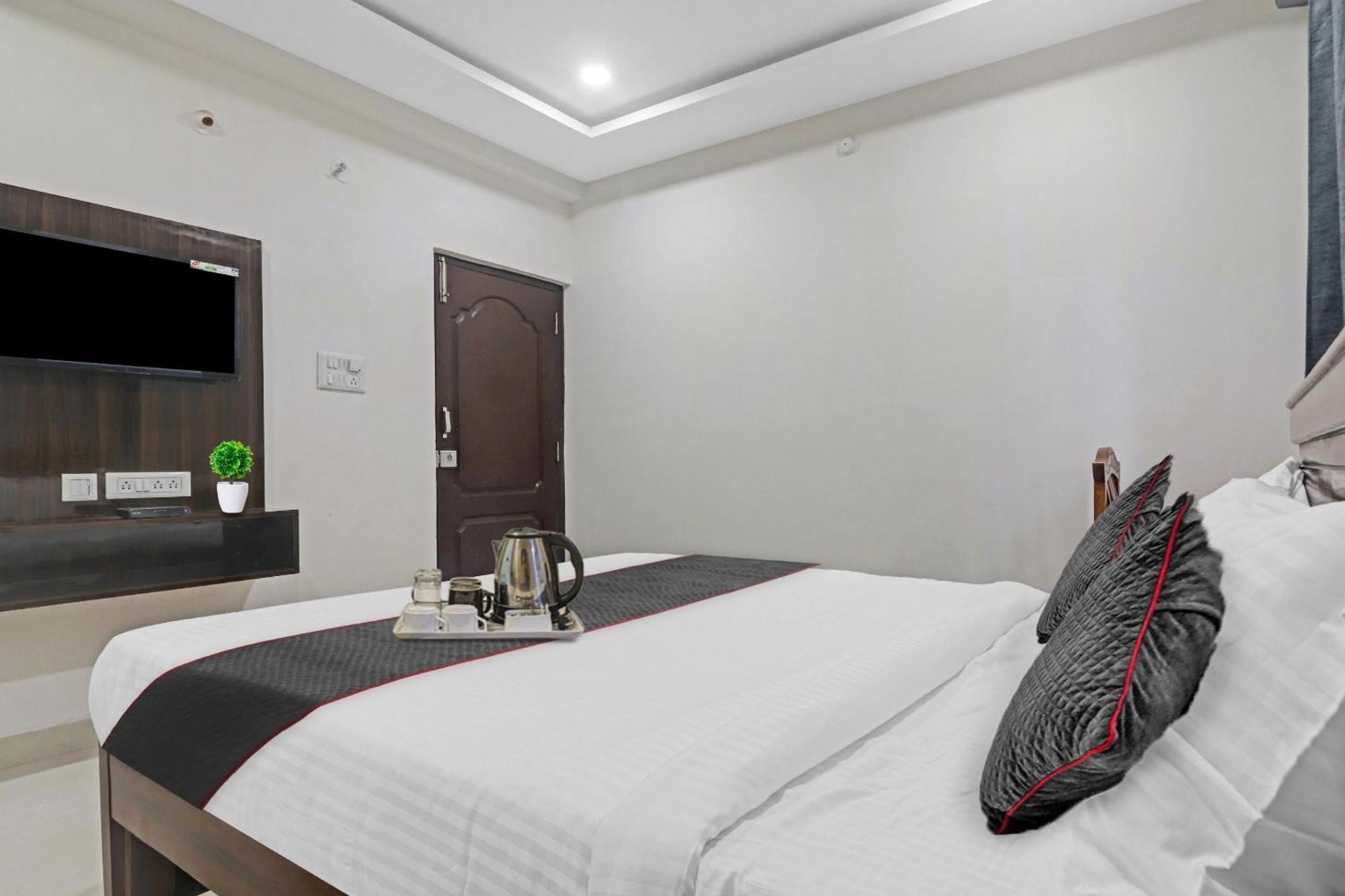 Super Townhouse Hitech City Madhapur Eksteriør bilde
