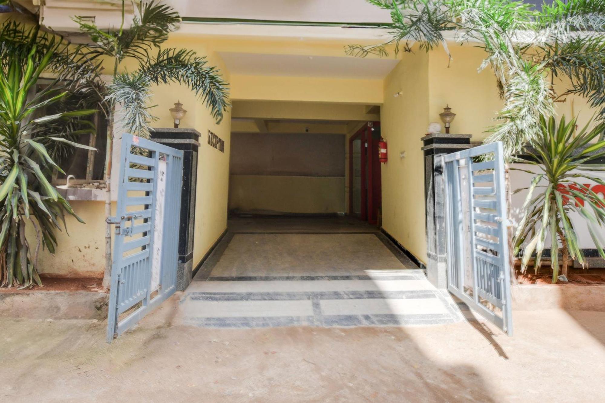 Super Townhouse Hitech City Madhapur Eksteriør bilde
