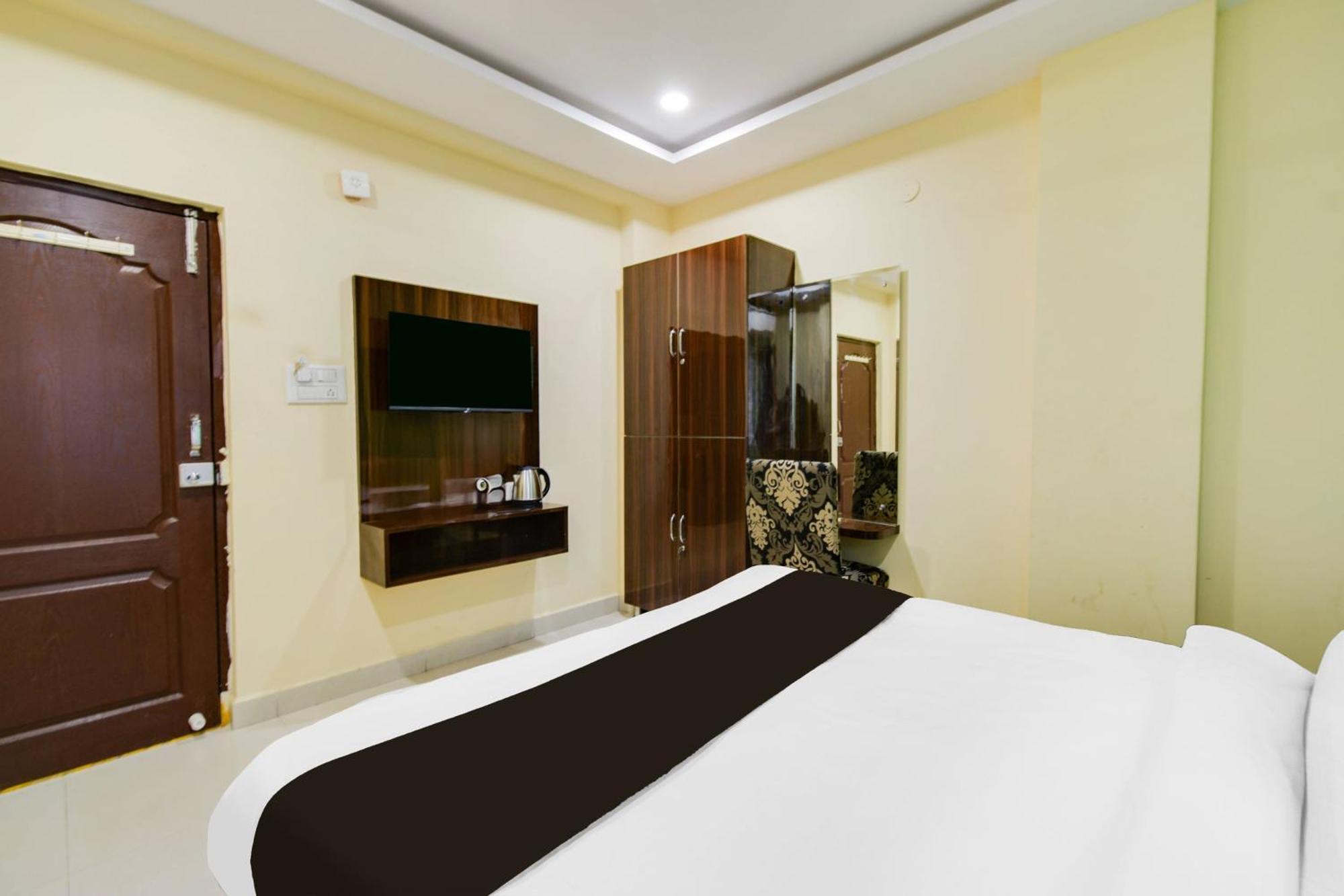 Super Townhouse Hitech City Madhapur Eksteriør bilde
